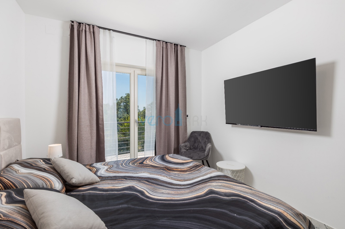 Rijeka, ovest, villa indipendente su terreno di 1500m2, in vendita