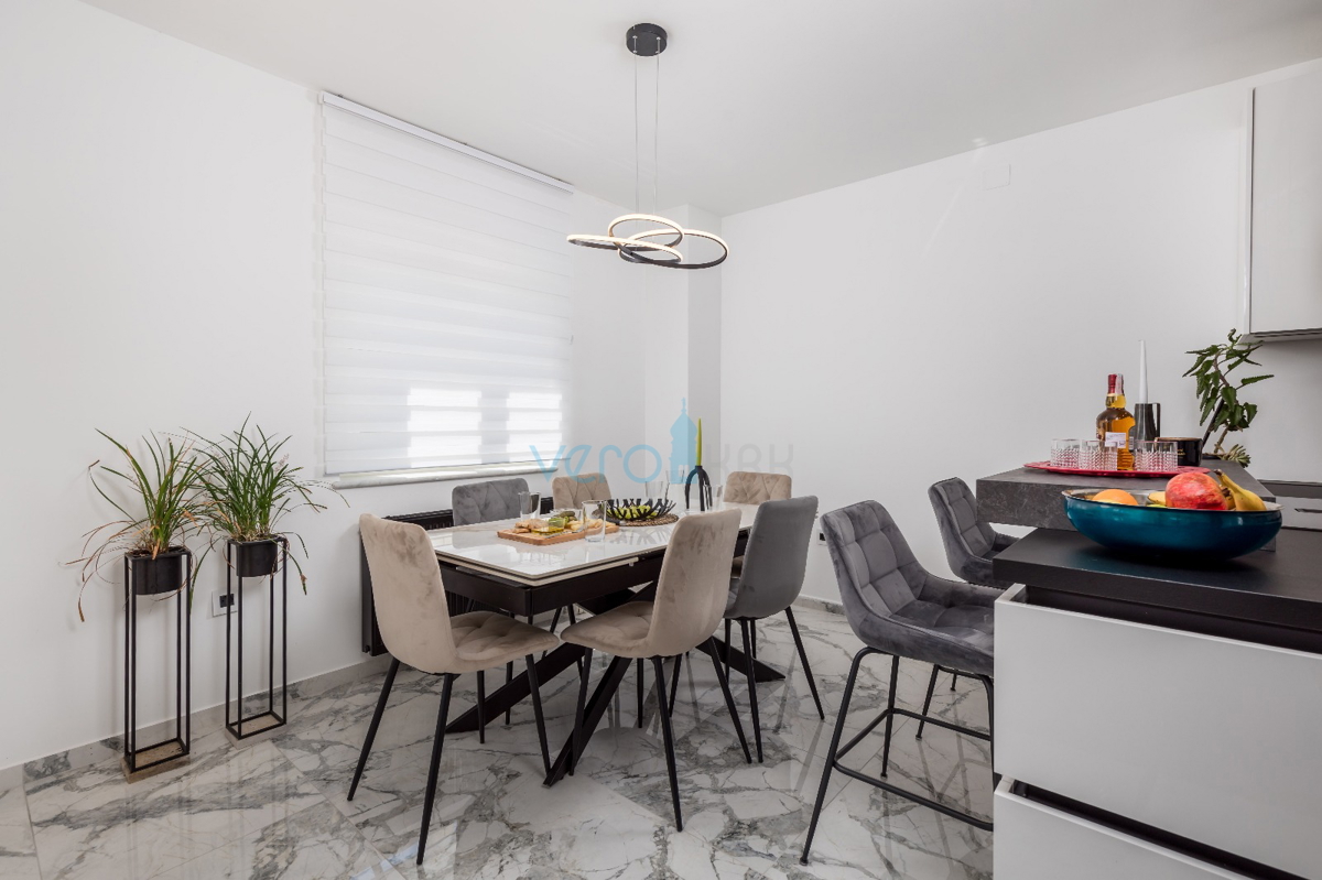 Rijeka, ovest, villa indipendente su terreno di 1500m2, in vendita