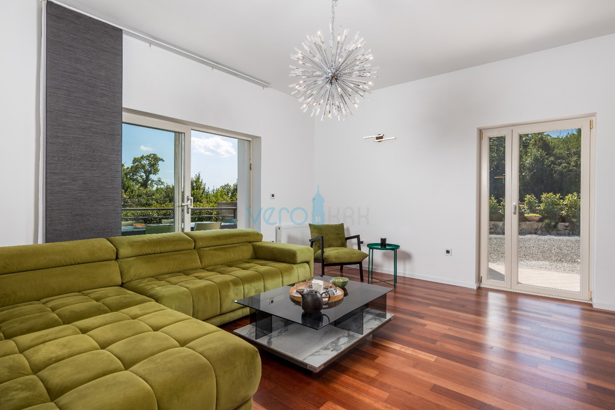 Rijeka, ovest, villa indipendente su terreno di 1500m2, in vendita