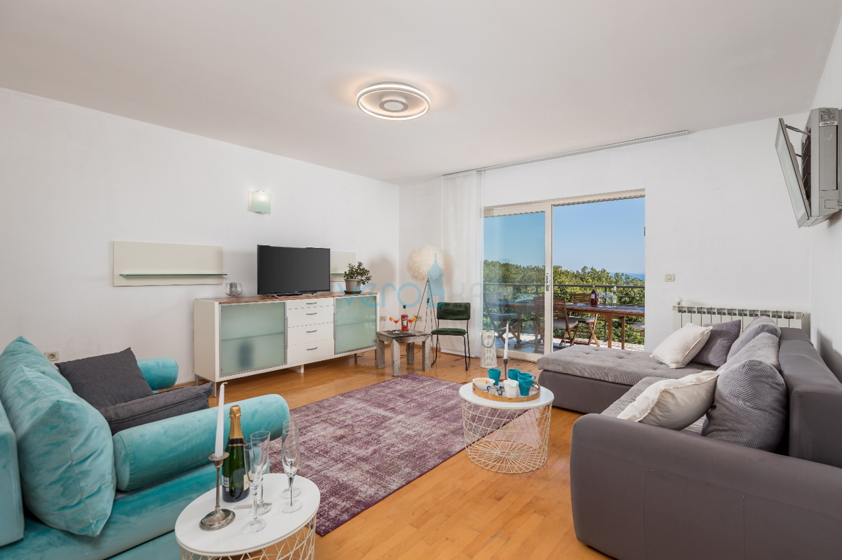 Rijeka, ovest, villa indipendente su terreno di 1500m2, in vendita