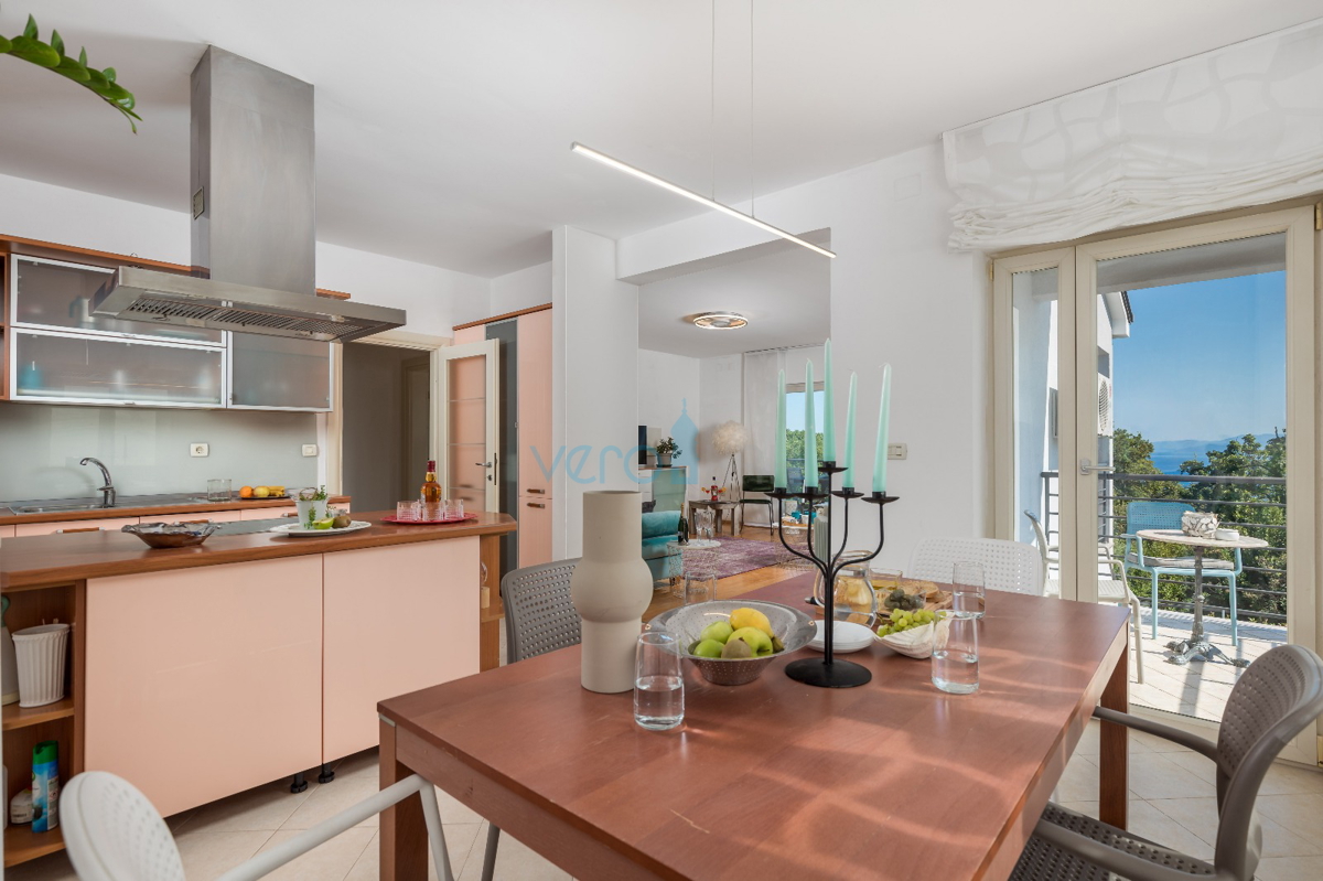 Rijeka, ovest, villa indipendente su terreno di 1500m2, in vendita