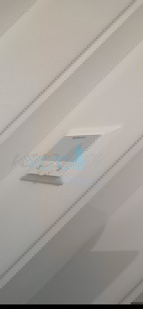 Istra, Novigrad, appartamento di lusso 124 m2, piano terra, nuova costruzione, piscina, vista, giardino, vendita