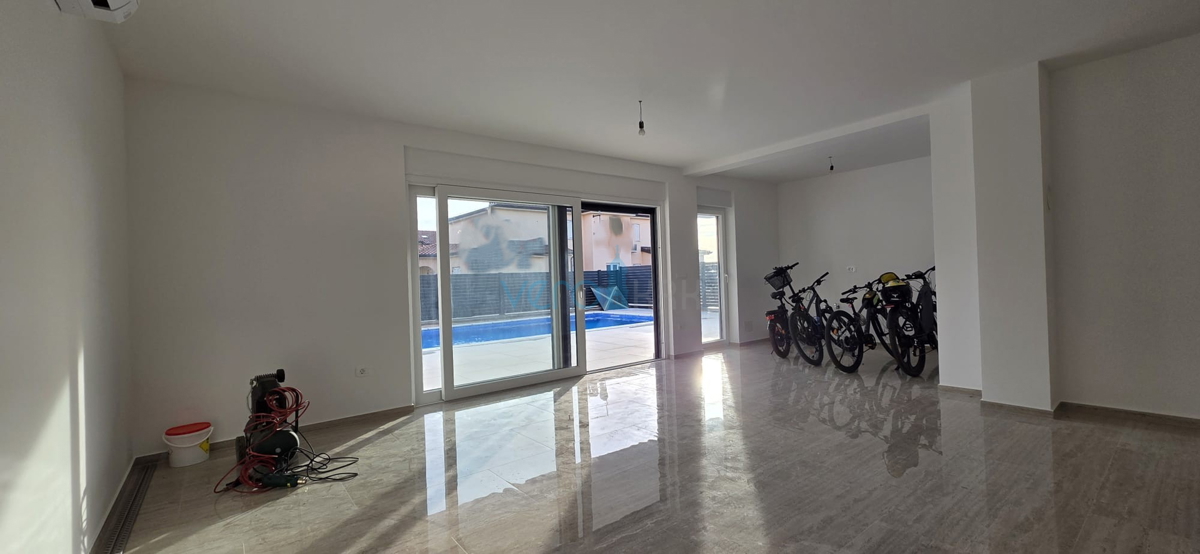 Istra, Novigrad, appartamento di lusso 124 m2, piano terra, nuova costruzione, piscina, vista, giardino, vendita