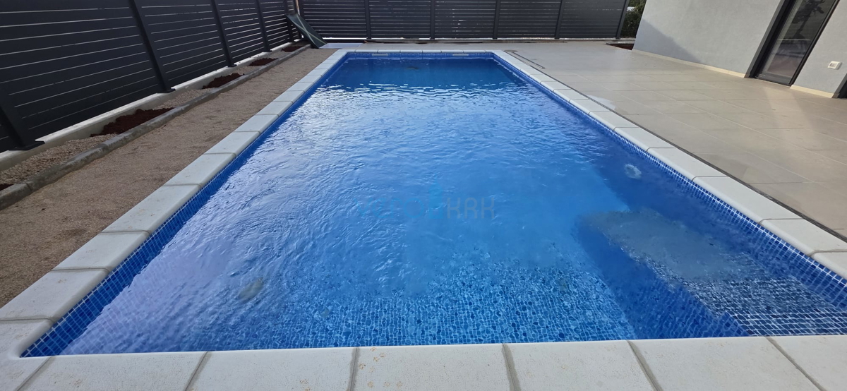 Istra, Novigrad, appartamento di lusso 124 m2, piano terra, nuova costruzione, piscina, vista, giardino, vendita