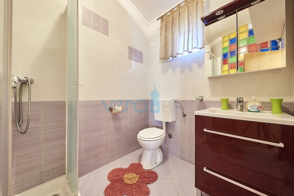 Istra, periferia di Umag, autentica kuća di 160 m2, in ottima posizione con giardino curato, piscina, vendita