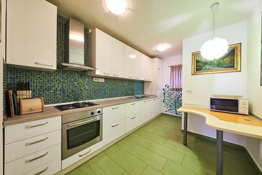 Istra, periferia di Umag, autentica kuća di 160 m2, in ottima posizione con giardino curato, piscina, vendita