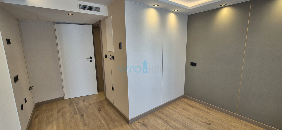 Crikvenica, nuova costruzione, moderno appartamento monolocale di 29 m2 al secondo piano, ascensore, vendita