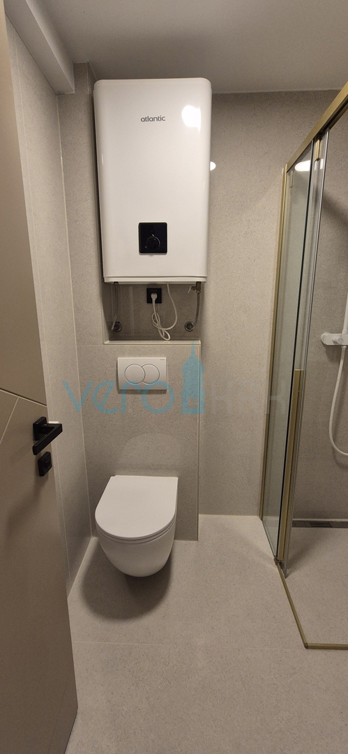 Crikvenica, nuova costruzione, moderno appartamento monolocale di 29 m2 al secondo piano, ascensore, vendita