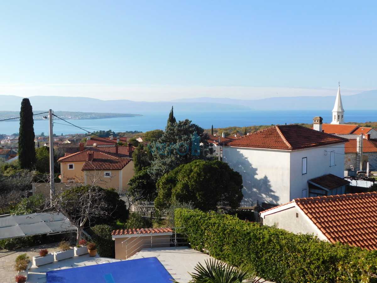 Malinska, appartamento duplex con giardino e vista panoramica sul mare