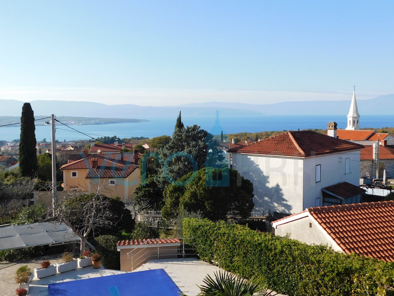 Malinska, appartamento duplex con giardino e vista panoramica sul mare