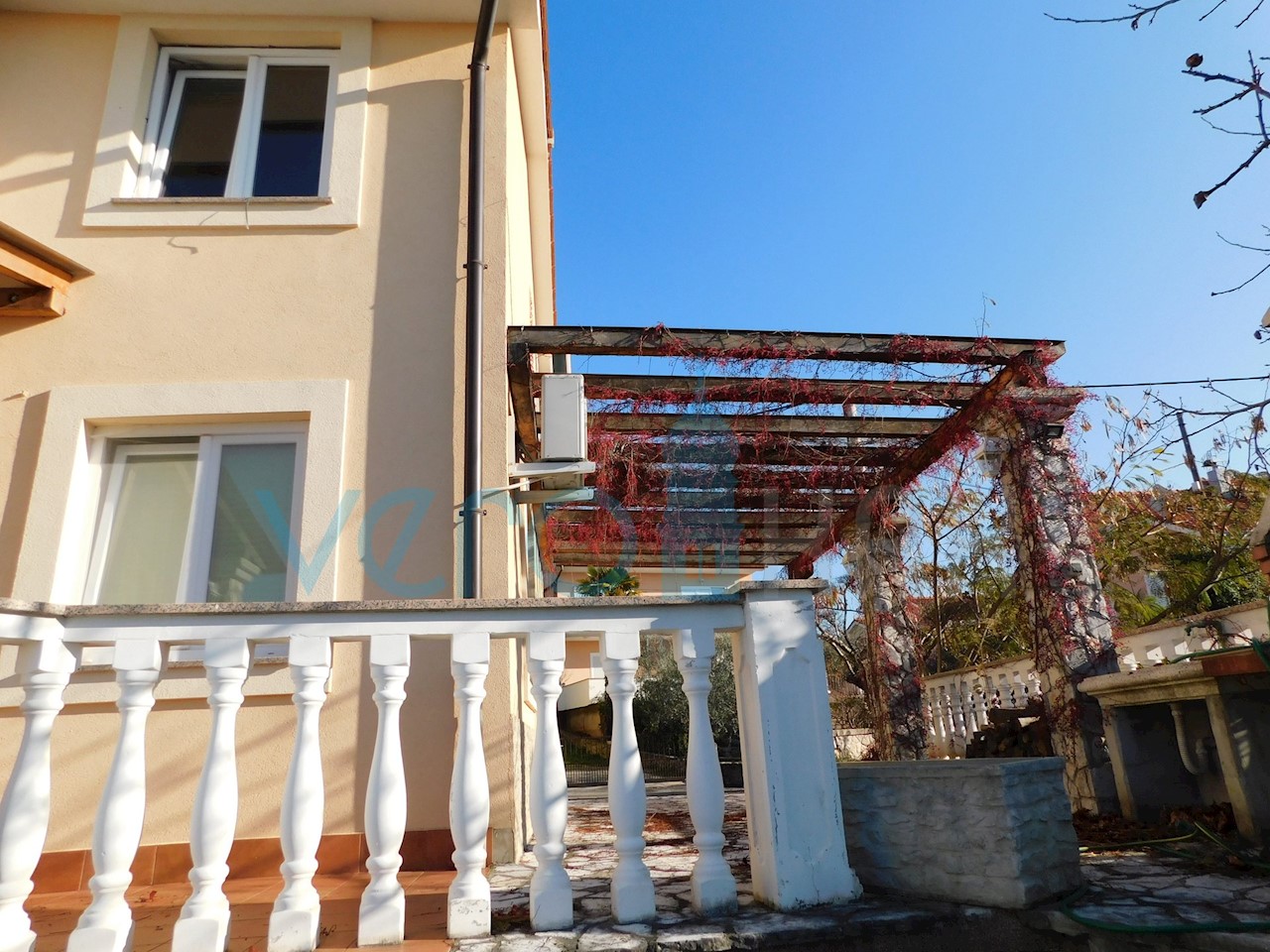 Malinska, appartamento duplex con giardino e vista panoramica sul mare