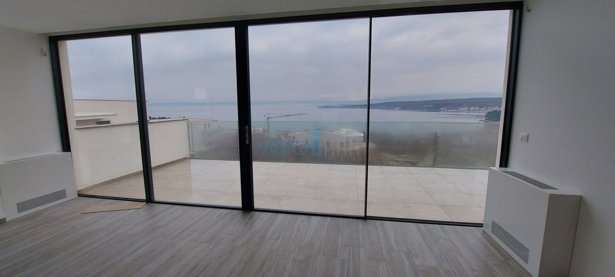 Malinska, periferia, attico di lusso con splendida vista panoramica sul mare