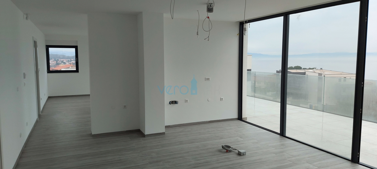 Malinska, periferia, attico di lusso con splendida vista panoramica sul mare