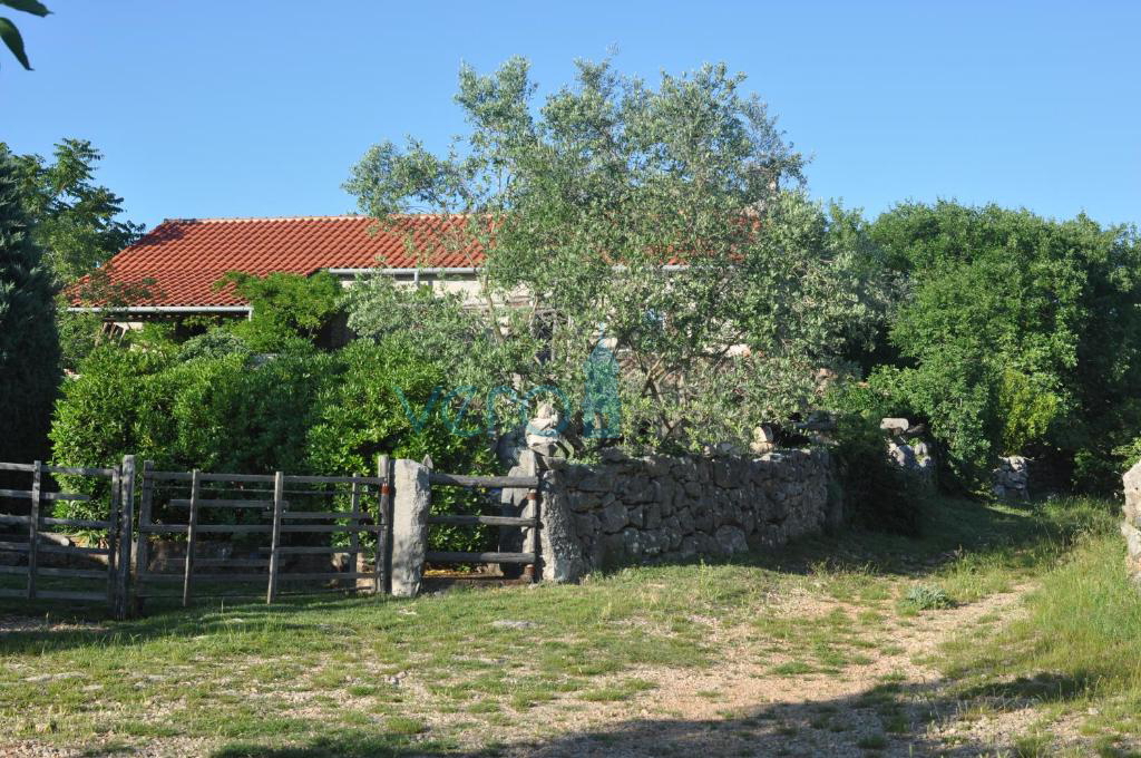 Dobrinj, dintorni, casa indipendente in pietra con piscina e giardino