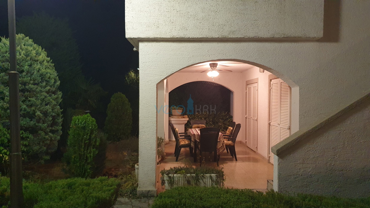 Città di Krk, area circostante, casa indipendente con 5 appartamenti e vista mare