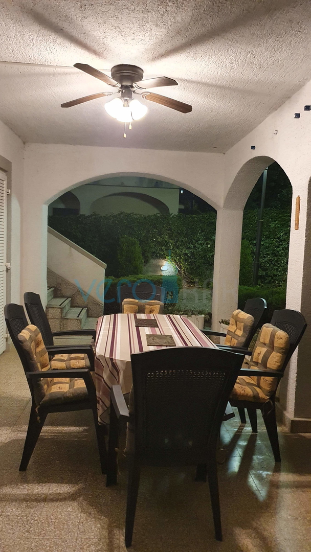 Città di Krk, area circostante, casa indipendente con 5 appartamenti e vista mare