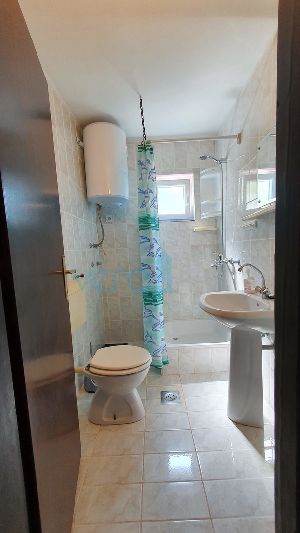 Città di Krk, area circostante, casa indipendente con 5 appartamenti e vista mare