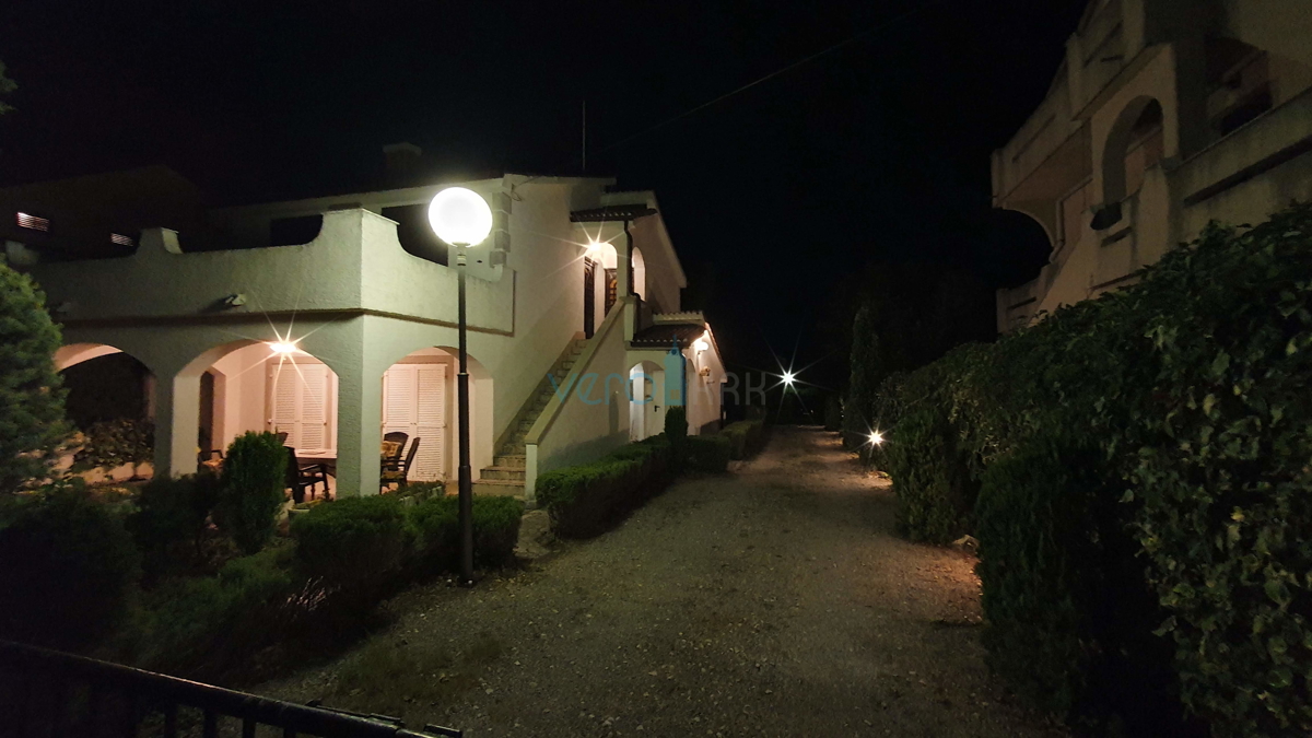 Città di Krk, area circostante, casa indipendente con 5 appartamenti e vista mare