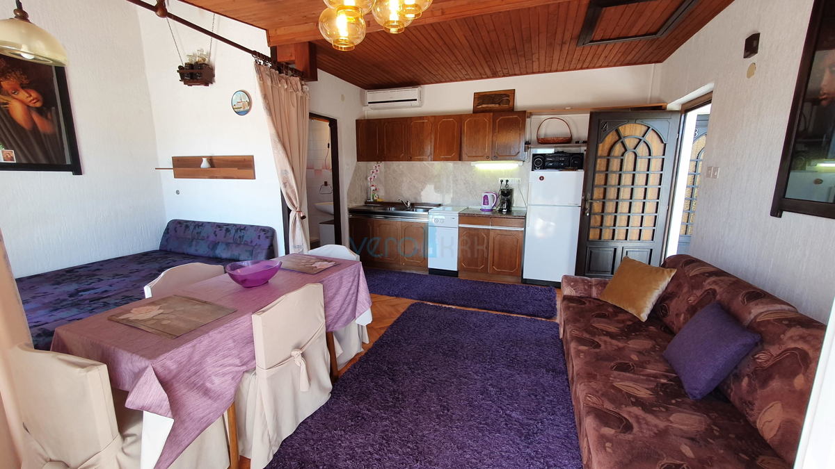 Città di Krk, area circostante, casa indipendente con 5 appartamenti e vista mare