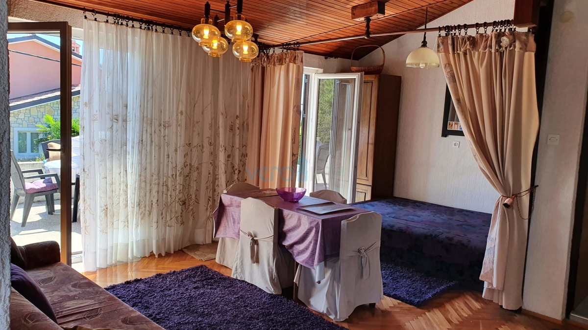 Città di Krk, area circostante, casa indipendente con 5 appartamenti e vista mare