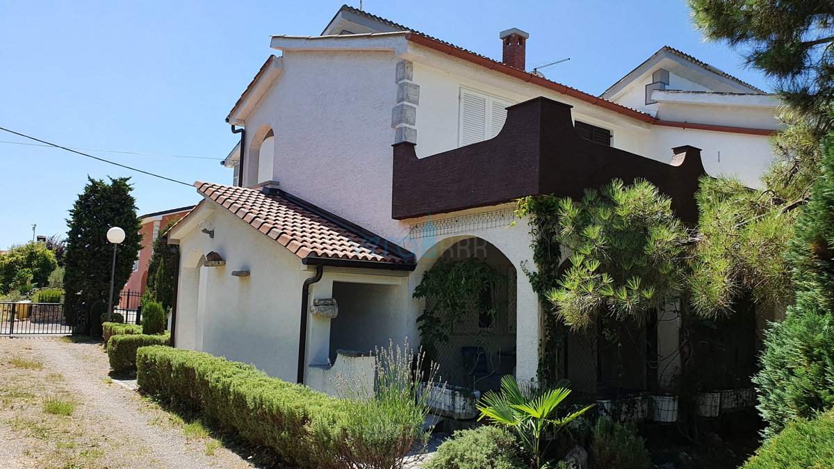 Città di Krk, area circostante, casa indipendente con 5 appartamenti e vista mare