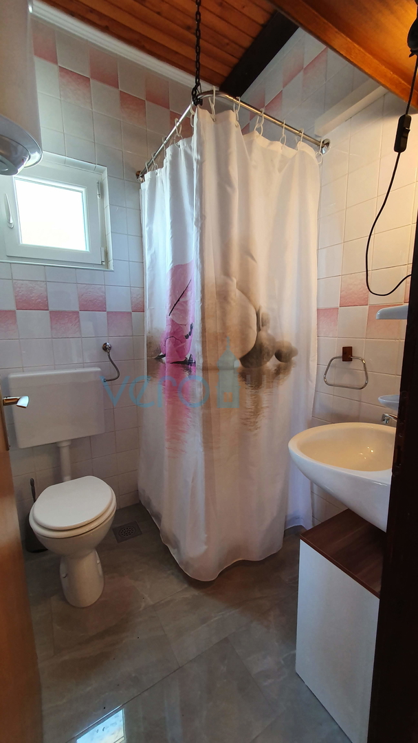 Città di Krk, area circostante, casa indipendente con 5 appartamenti e vista mare