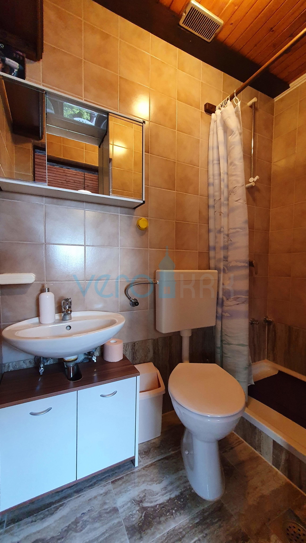 Città di Krk, area circostante, casa indipendente con 5 appartamenti e vista mare