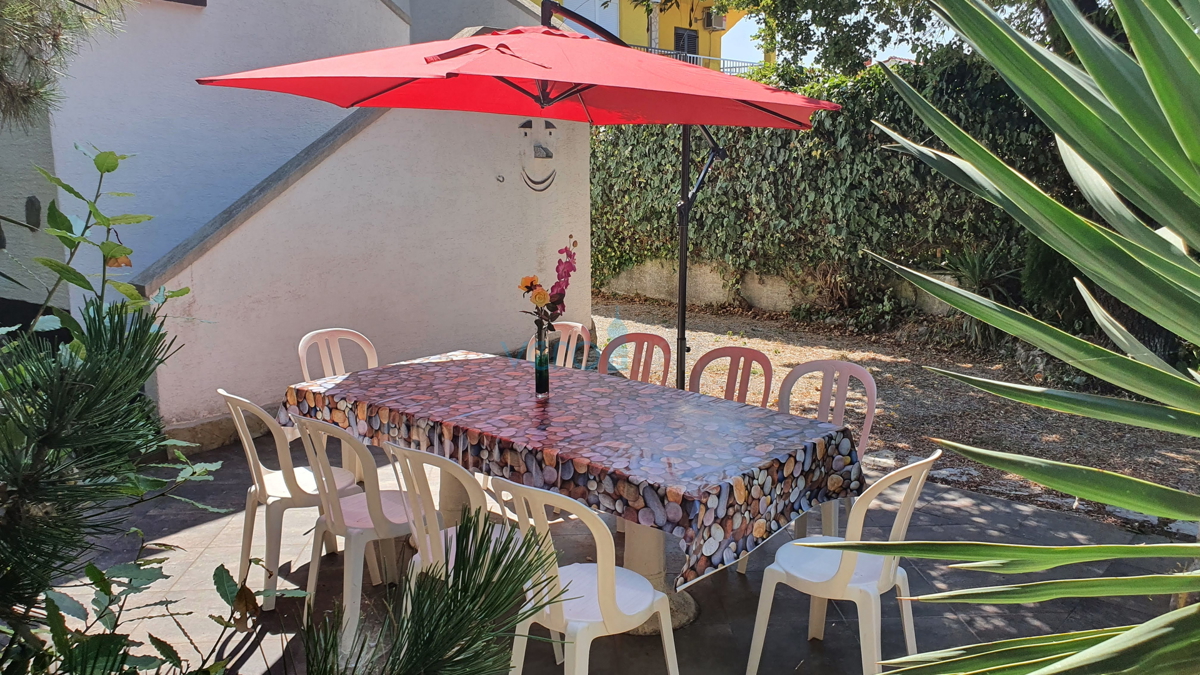 Città di Krk, area circostante, casa indipendente con 5 appartamenti e vista mare