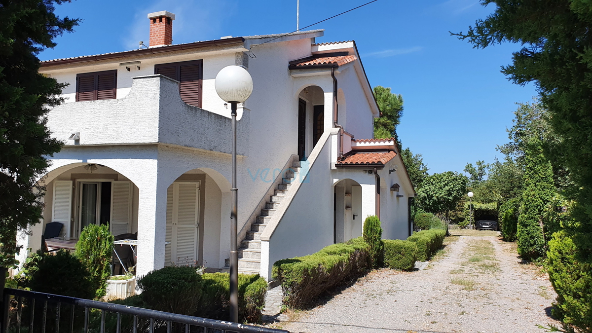 Città di Krk, area circostante, casa indipendente con 5 appartamenti e vista mare