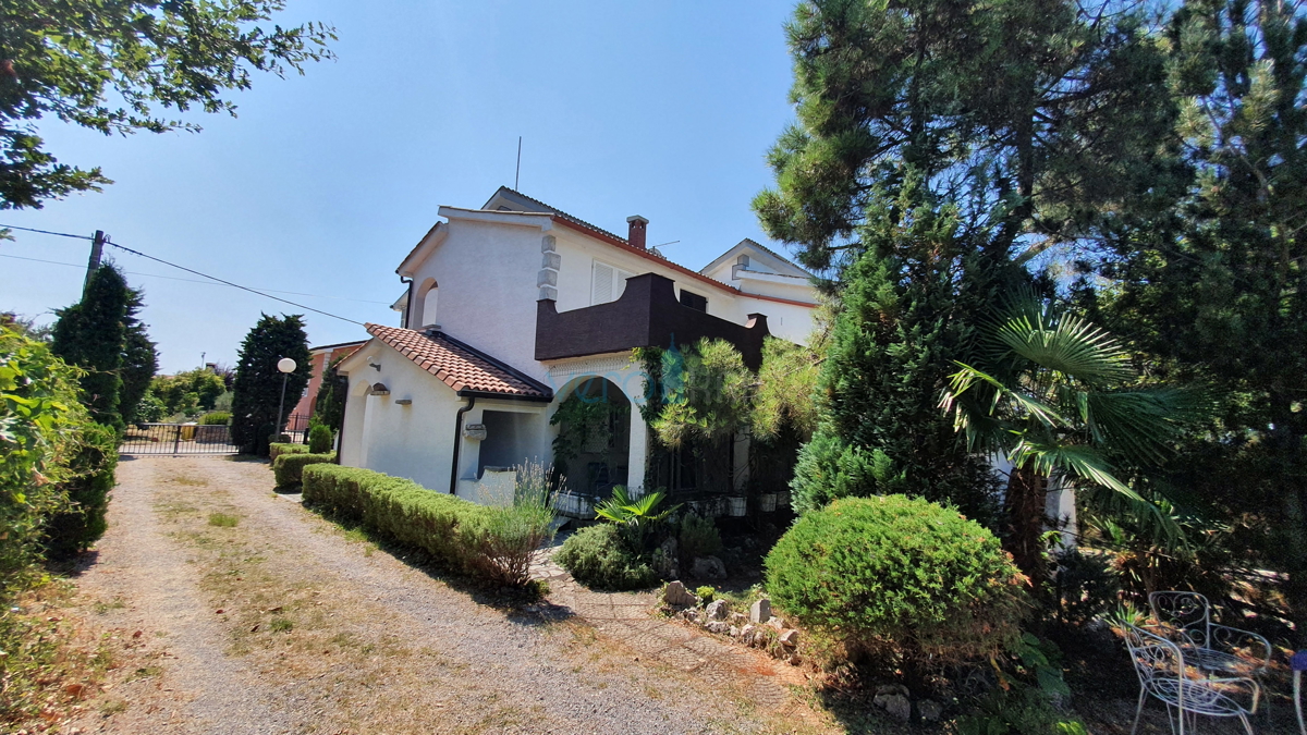 Città di Krk, area circostante, casa indipendente con 5 appartamenti e vista mare