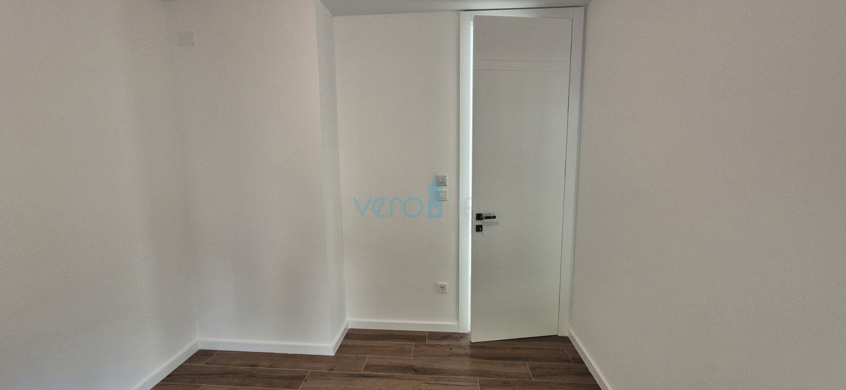 Isola di Krk, Omišalj, Appartamento al primo piano con vista, giardino, 170 m dal mare, in vendita