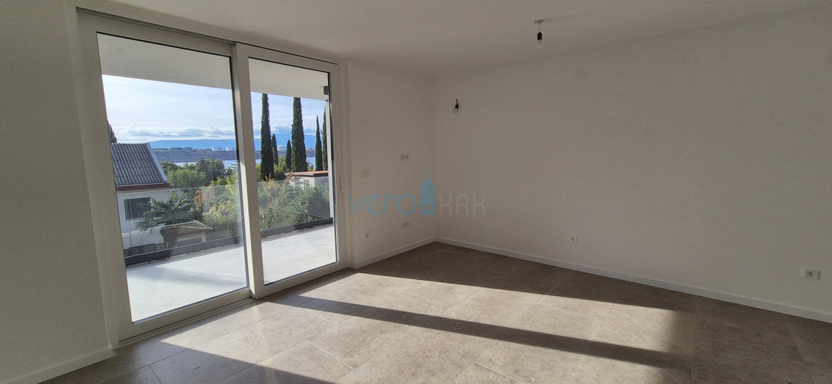 Isola di Krk, Omišalj, Appartamento al primo piano con vista, giardino, 170 m dal mare, in vendita