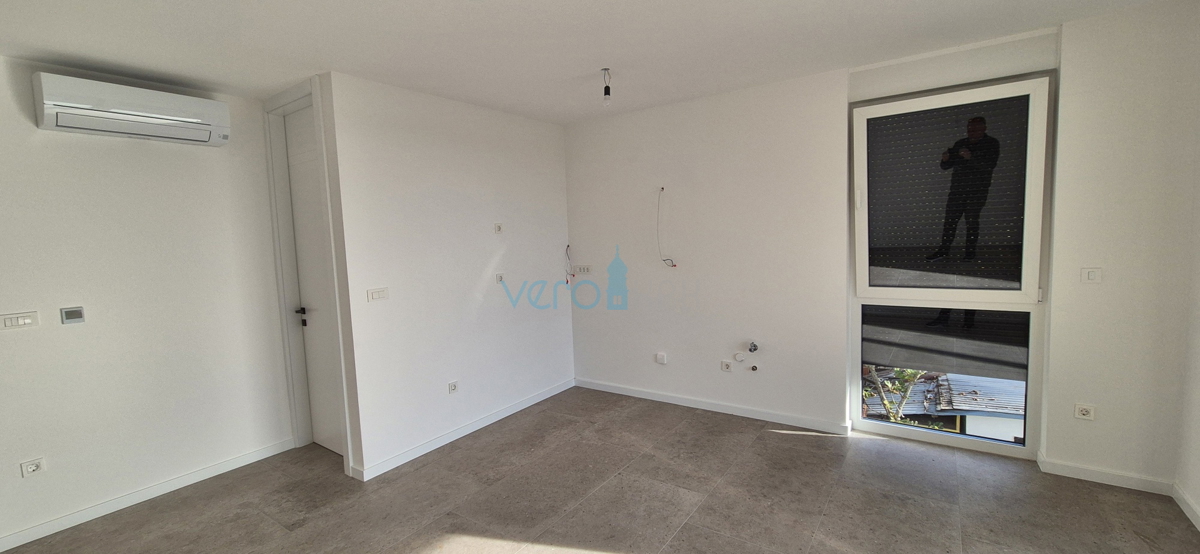 Isola di Krk, Omišalj, Appartamento al primo piano con vista, giardino, 170 m dal mare, in vendita