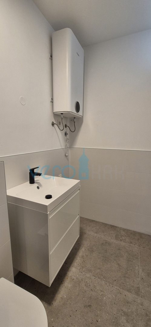 Isola di Krk, Omišalj, Appartamento al primo piano con vista, giardino, 170 m dal mare, in vendita