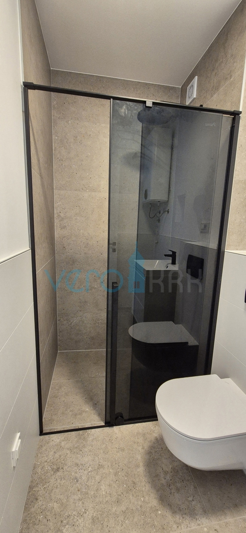 Isola di Krk, Omišalj, Appartamento al primo piano con vista, giardino, 170 m dal mare, in vendita