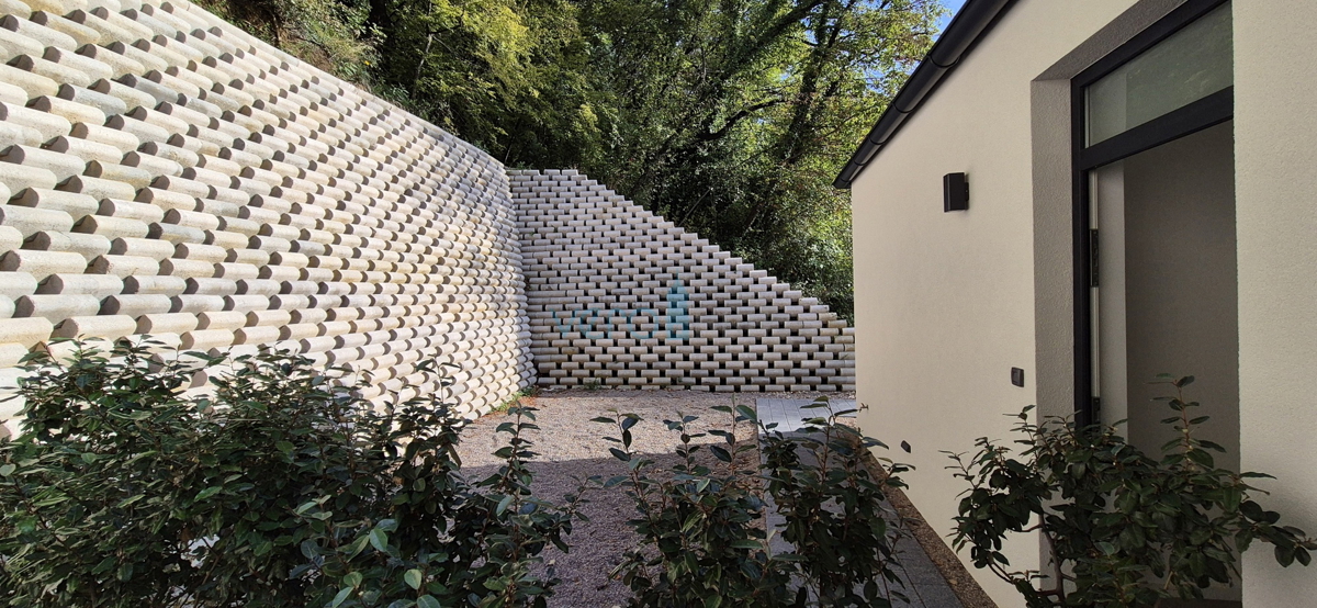 Isola di Krk, Omišalj, Appartamento al primo piano con vista, giardino, 170 m dal mare, in vendita