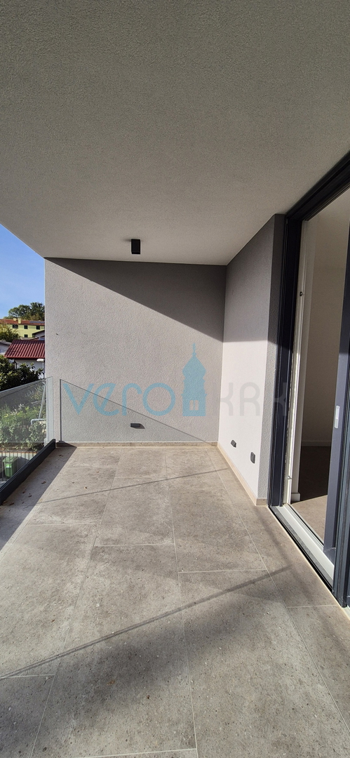 Isola di Krk, Omišalj, Appartamento al primo piano con vista, giardino, 170 m dal mare, in vendita