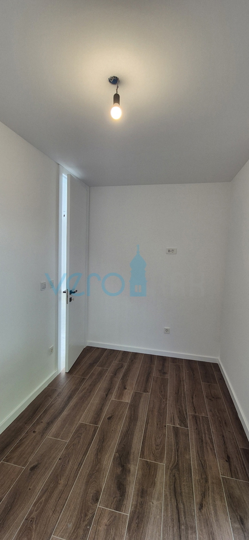 Isola di Krk, Omišalj, Appartamento al primo piano con vista, giardino, 170 m dal mare, in vendita