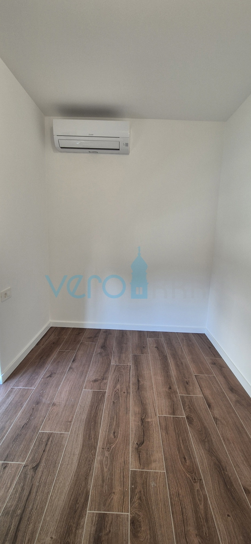 Isola di Krk, Omišalj, Appartamento al primo piano con vista, giardino, 170 m dal mare, in vendita