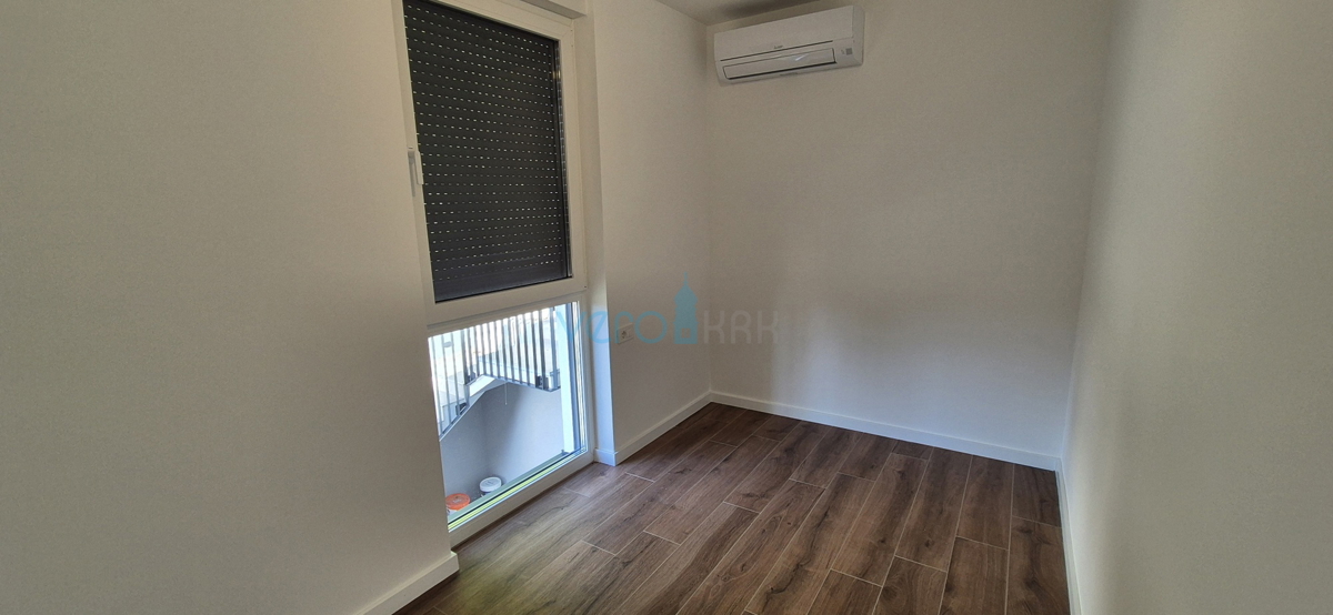 Isola di Krk, Omišalj, Appartamento al primo piano con vista, giardino, 170 m dal mare, in vendita