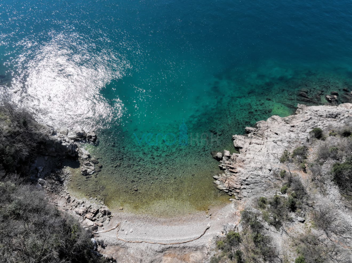 Kostrena, zona Rijeka, confortevole trilocale, vicino al mare, piano terra, in vendita