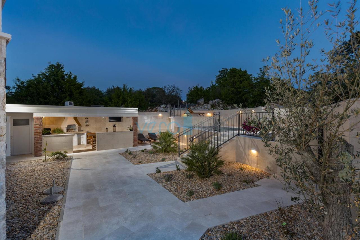 Malinska, periferia, Casa indipendente con piscina riscaldata e vista, vendita