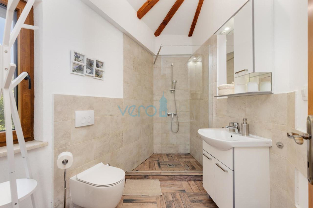 Malinska, periferia, Casa indipendente con piscina riscaldata e vista, vendita