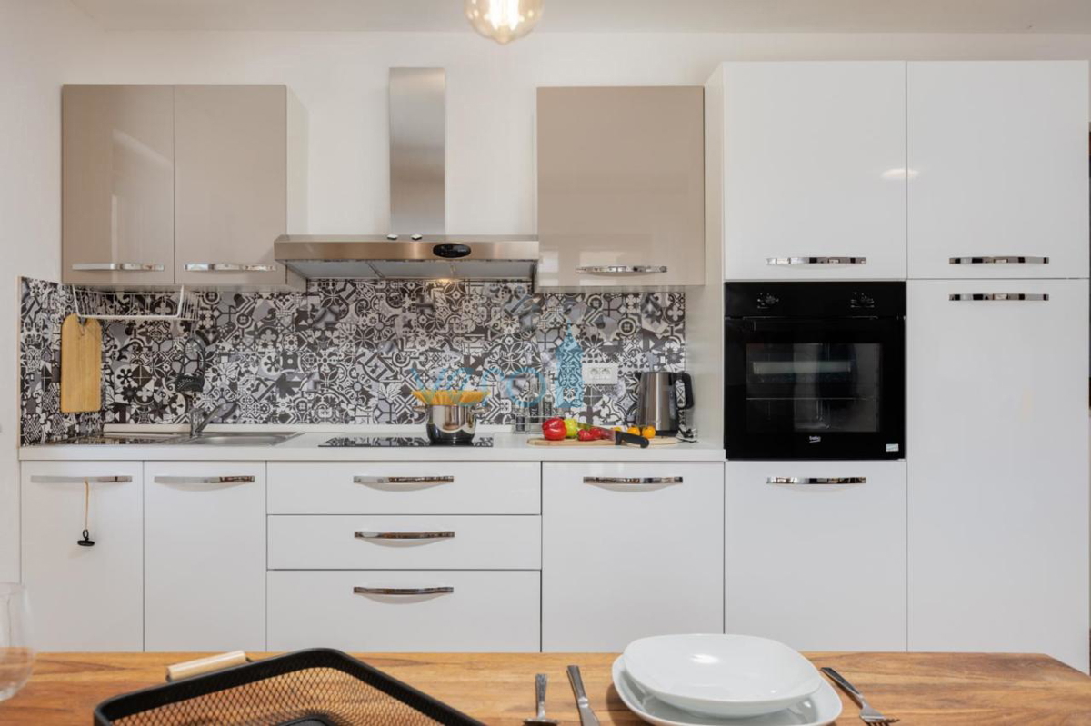 Malinska, periferia, Casa indipendente con piscina riscaldata e vista, vendita