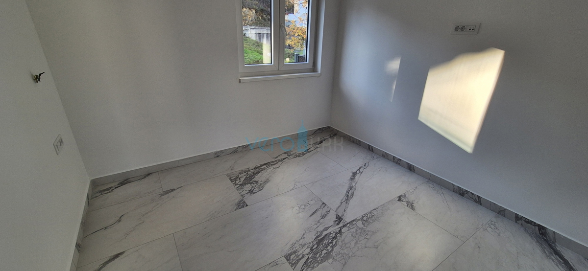 Uvala Soline, isola di Krk, nuova costruzione, appartamento bilocale al primo piano, vista mare, in vendita