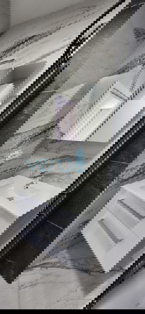 Uvala Soline, isola di Krk, nuova costruzione, appartamento bilocale al primo piano, vista mare, in vendita