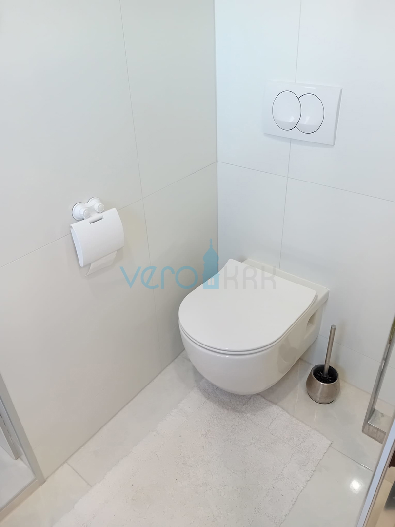 Omisalj, isola di Krk, centro storico, casa in pietra a schiera con giardino, vendita