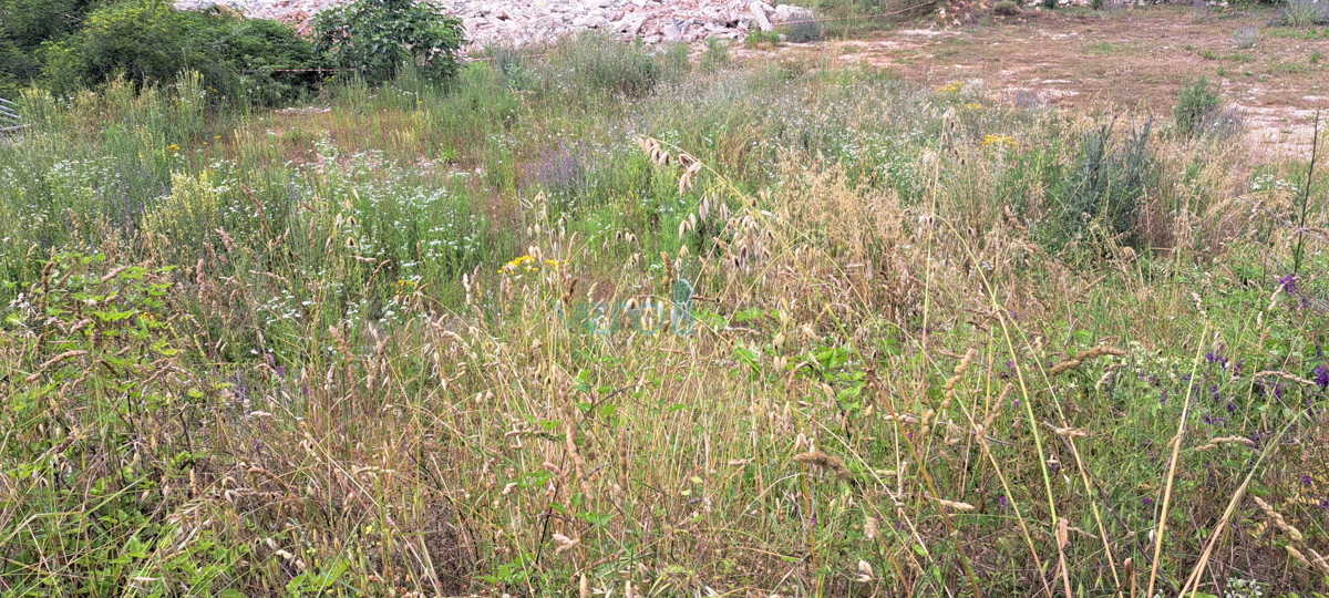 Città di Krk, area più ampia, terreno 870 m2 con permesso di costruzione, vista mare, in vendita