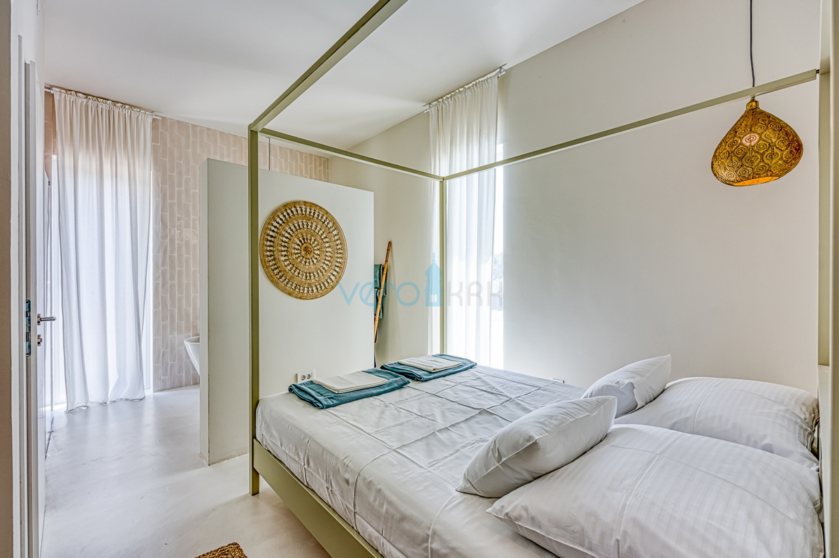 Isola di Krk, città di Krk, ampia zona circostante, villa moderna indipendente con piscina