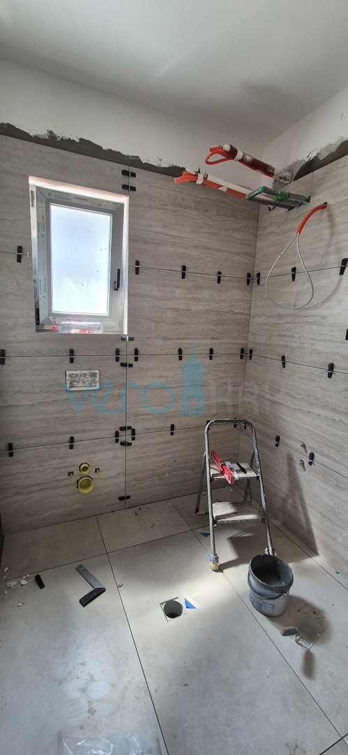 Malinska, isola di Krk, nuova costruzione, casa bifamiliare, piscina, giardino, vista